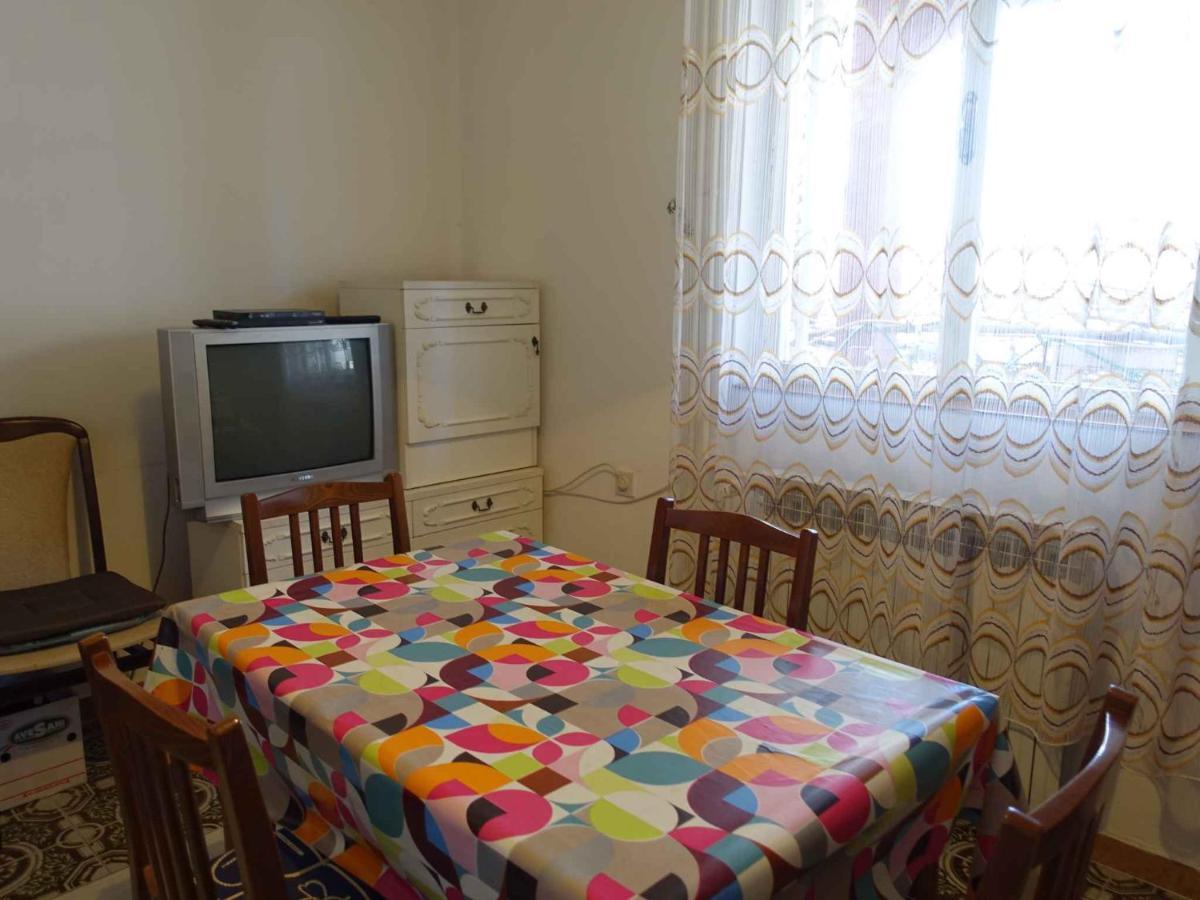 Apartment In Omisalj - Insel Krk 39736 Exteriér fotografie